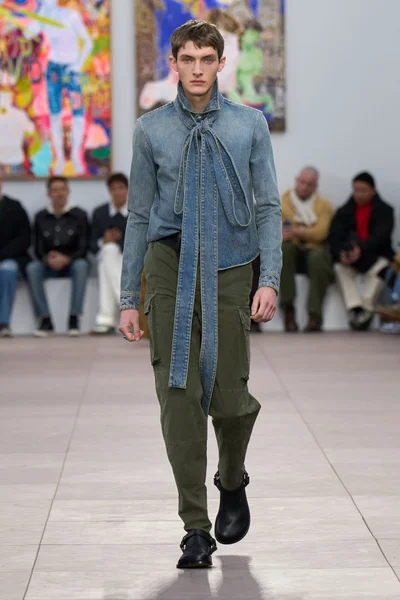 Look 17